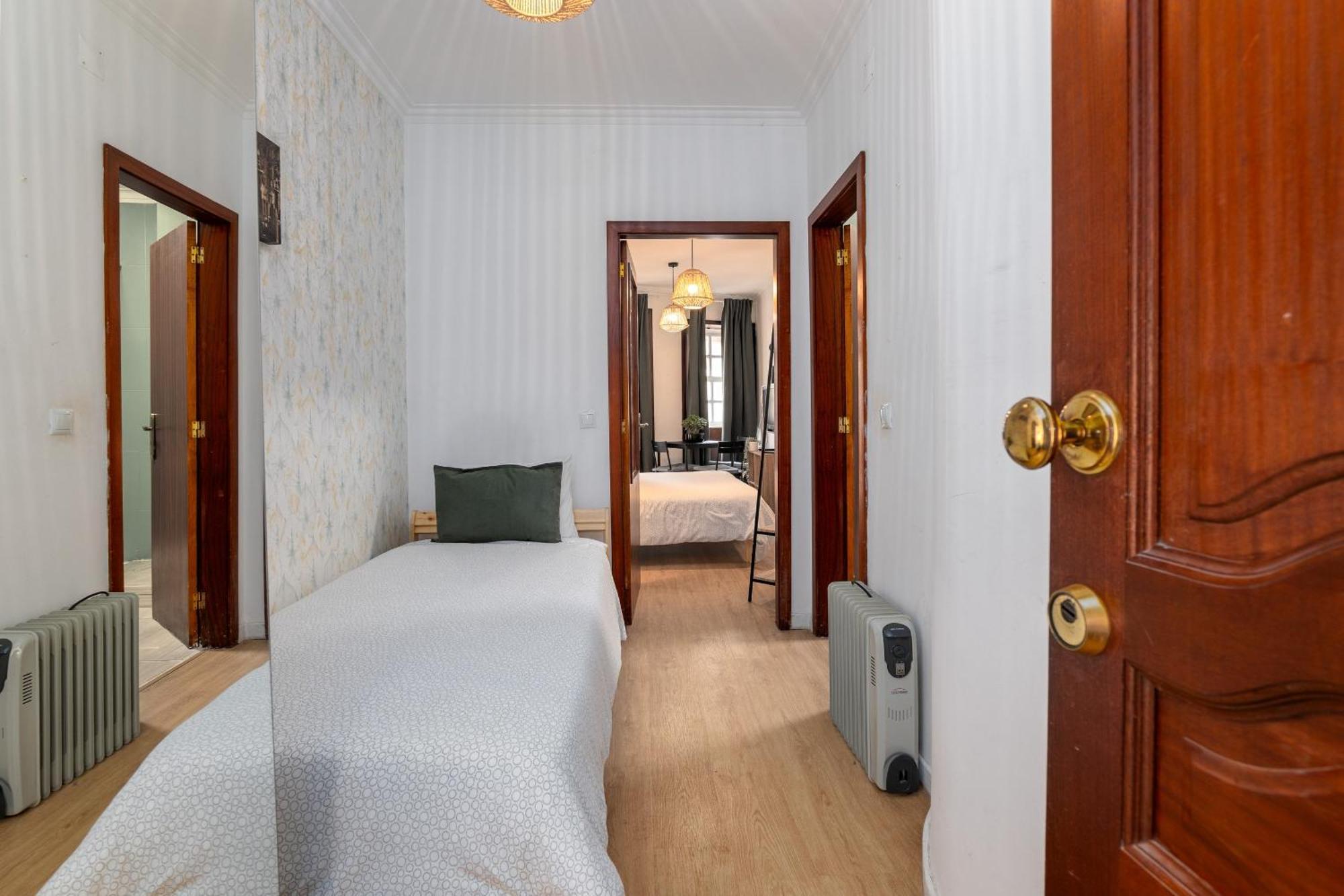 포르투 Renovated Feb25 Clerigos Cozy Balcony With Self Check In 아파트 외부 사진